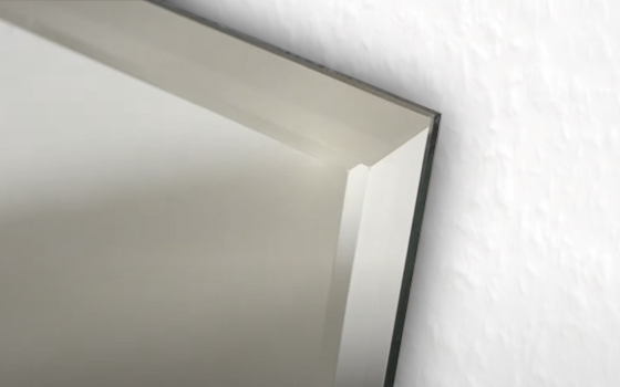 Bad Spiegelschrank mit Steckdose