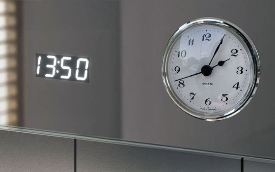Bad Spiegelschrank mit Steckdose