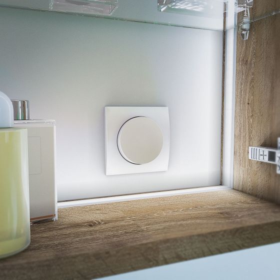 Schalter im Spiegelschrank Schalter im Spiegelschrank