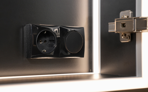 Bad Spiegelschrank mit Steckdose