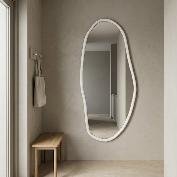 Ganzkörperspiegel organische Form mit Holzrahmen Betonoptik – LUMARIK 80 x 180 cm