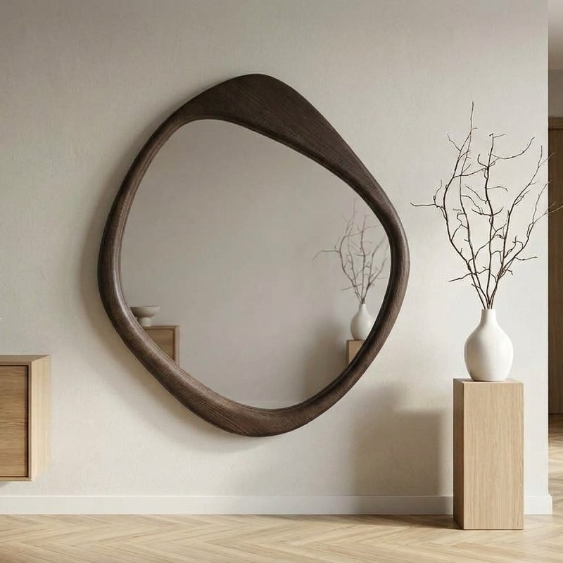 Wandspiegel asymmetrisch mit Holzrahmen nussbaumfarben – ILMORA 65 x 91 cm