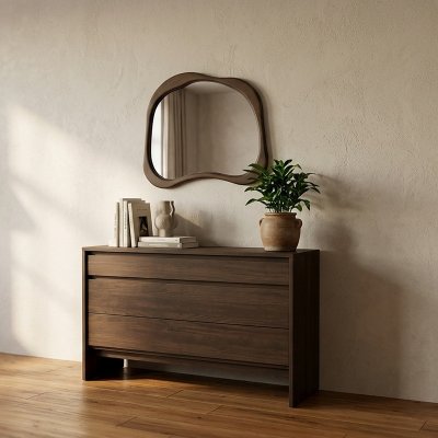 Großer Wandspiegel organisch mit Holzrahmen nussbaumfarben – ASTELVO 100 x 120 cm