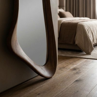 Ganzkörperspiegel asymmetrisch mit Holzrahmen braun – MIRVELO 80 x 180 cm