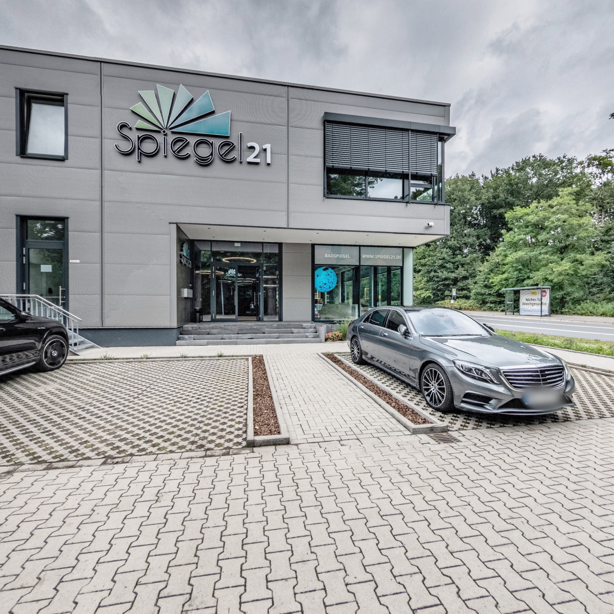 Ares GmbH ist Ihr Partner für maßgefertigte Spiegel und Möbel